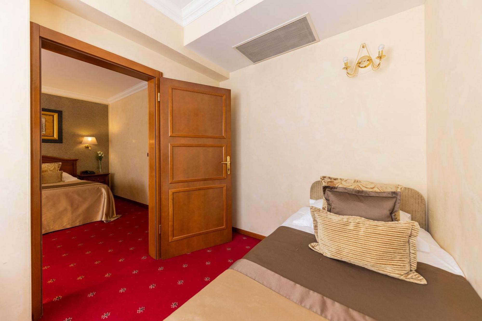 Hotel Niko Zadar Bagian luar foto